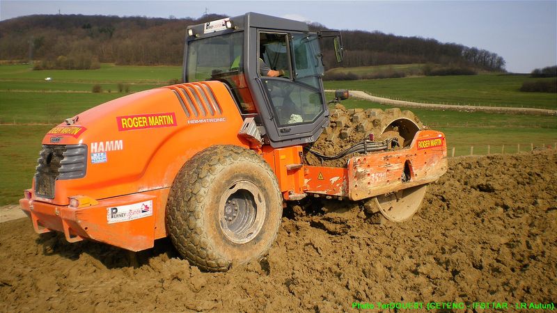 Fichier:Compactage remblai 007.JPG