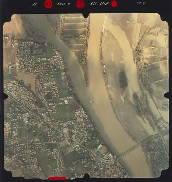 Fichier:Crue 2003 amont pont saint esprit.jpg